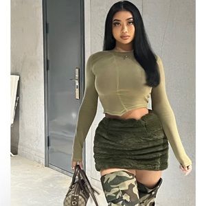 Faux fur mini skirt. color TAN (see added pics). Size L